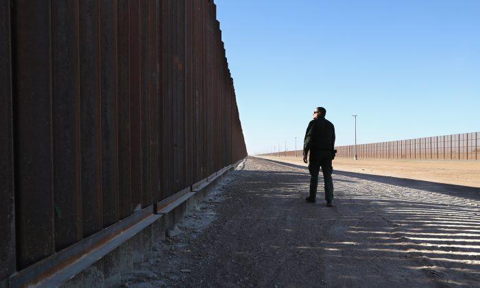 CBS News Reporter Sees Illegal Border Crossing, Gets Threatened