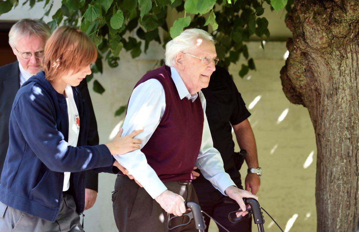 Oskar Groening, defendant and former Nazi SS officer dubbed the "bookkeeper of Auschwitz" leaves the court after the announcement of his verdict in Lueneburg, Germany, July 15, 2015. (Reuters/Fabian Bimmer/File Photo)