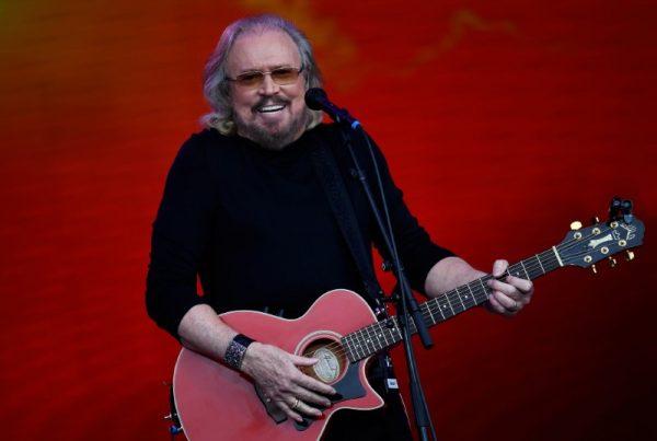 Barry Gibb performs on the Pyramid Stage at Worthy Farm in Somerset during the Glastonbury Festival in Glastonbury, Britain June 25, 2017. (Reuters/Dylan Martinez)