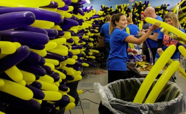 Workers inflate balloons, that will be distributed to the crowds during New Year's Eve celebrations at Times Square in Manhattan, New York, U.S., December 30, 2017. (Reuters/Eduardo Munoz)