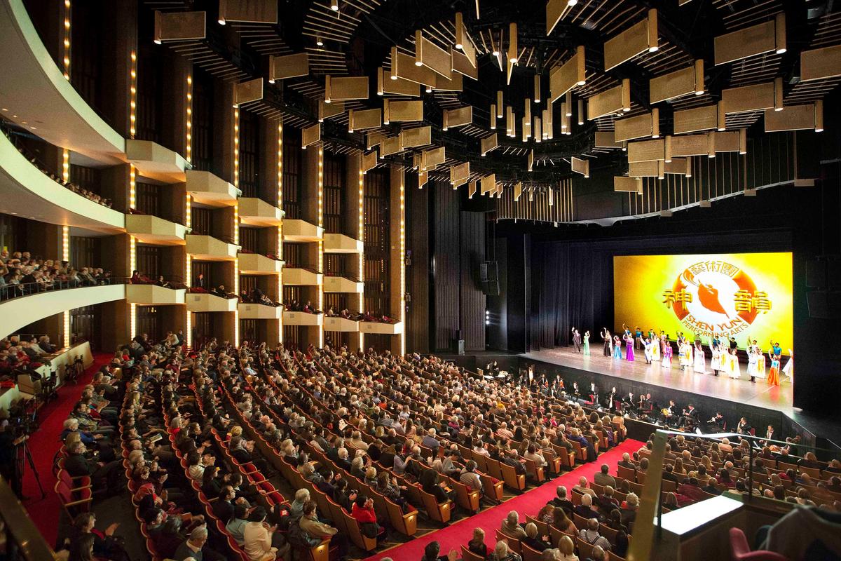 Shen Yun Elevates Audiences Members, Theatregoer Says