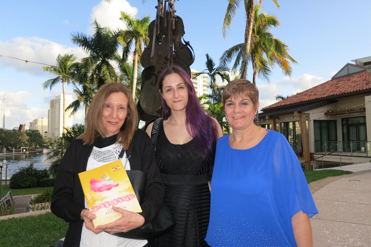 Shen Yun’s Costumes Stunning, Costume Designer Says