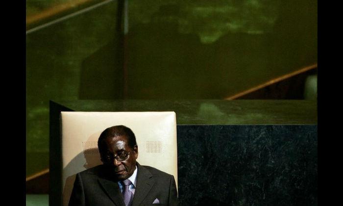 Former Zimbabwe Ministers Loyal to Mugabe Charged With Corruption
