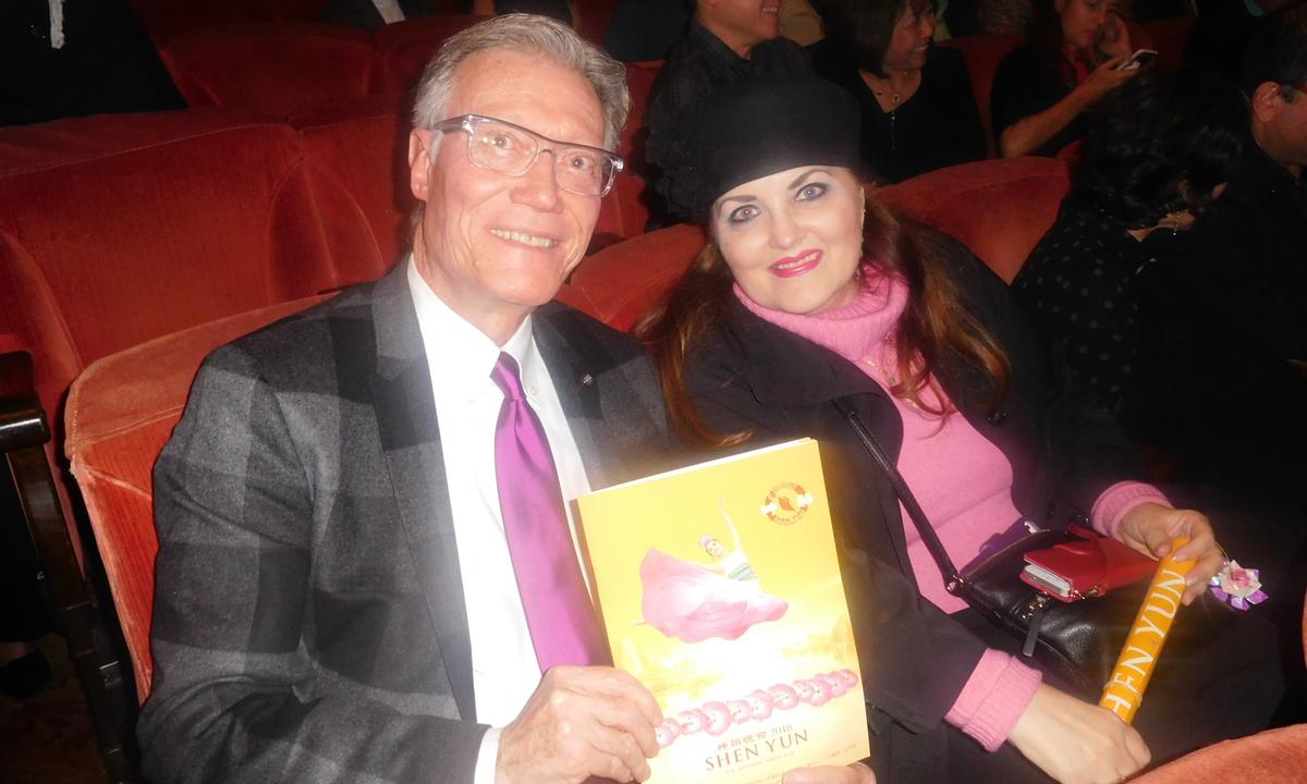 Art Director Admires Craftsmanship of Shen Yun Dancers