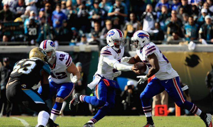 Bills QB Tyrod Taylor Suffers Major Hit, Taken out at End of Wild Card Playoff Game