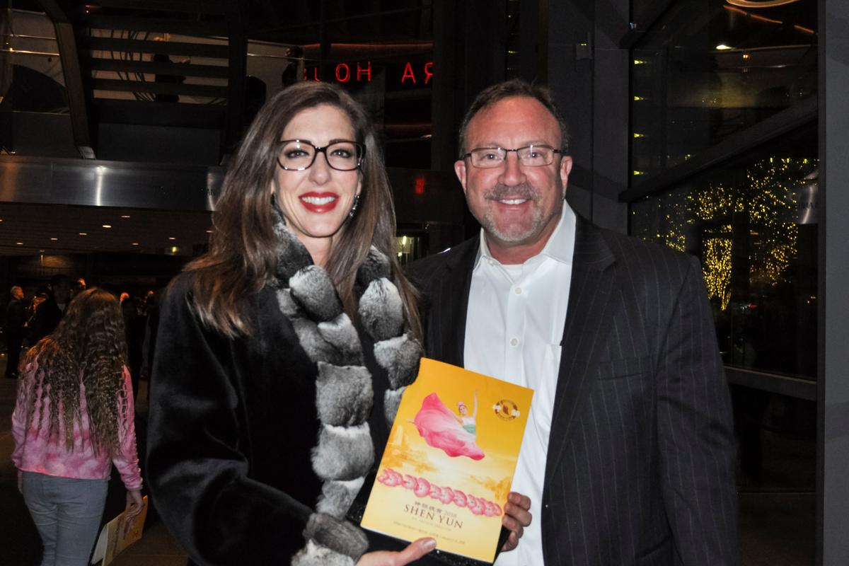 Company Director Says She Is Blessed With a Positive Message at Shen Yun