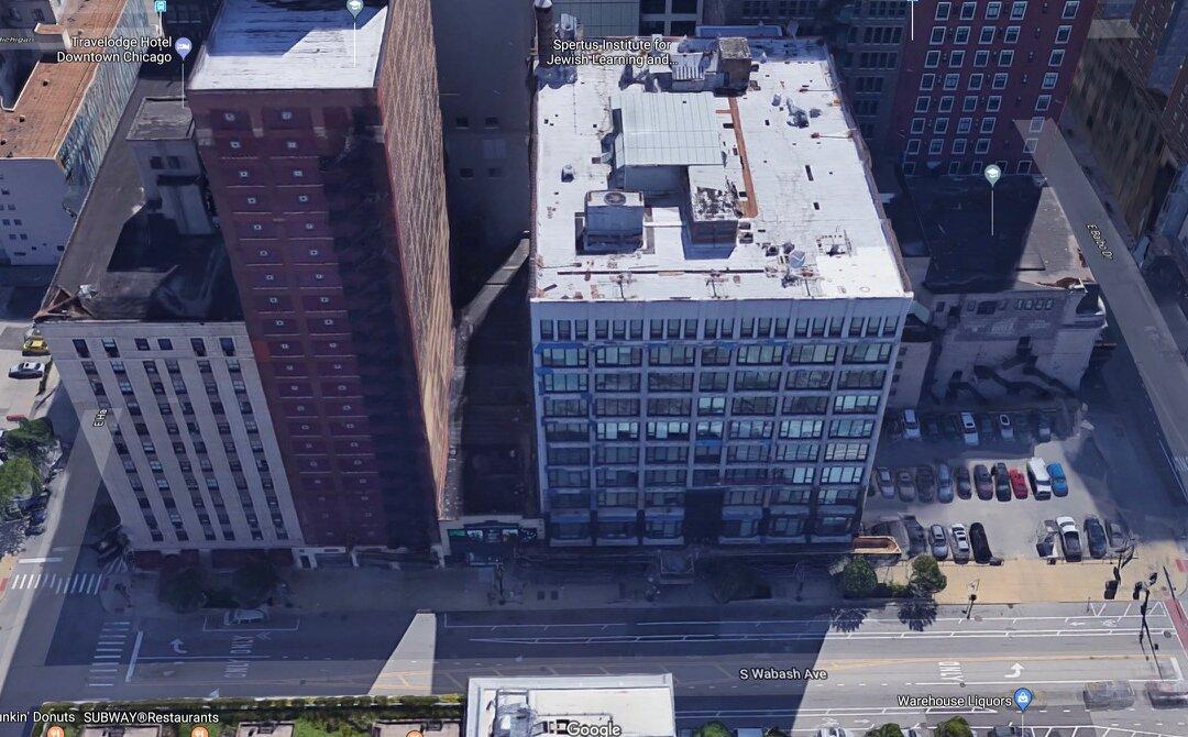 Water Leak Leads to Incredible Icicle Formation on Chicago High-Rise