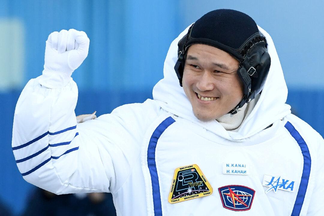 Japanese Astronaut Apologizes for ‘Fake News’ of Height Increase