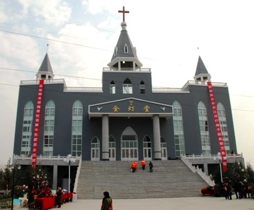Prior to its destruction, Golden Lampstand Church was a 17 million Yuan (US$2.6 million) building completed in 2009, paid for by the tens of thousands of Chinese Christians who attended it. (ChinaAid)