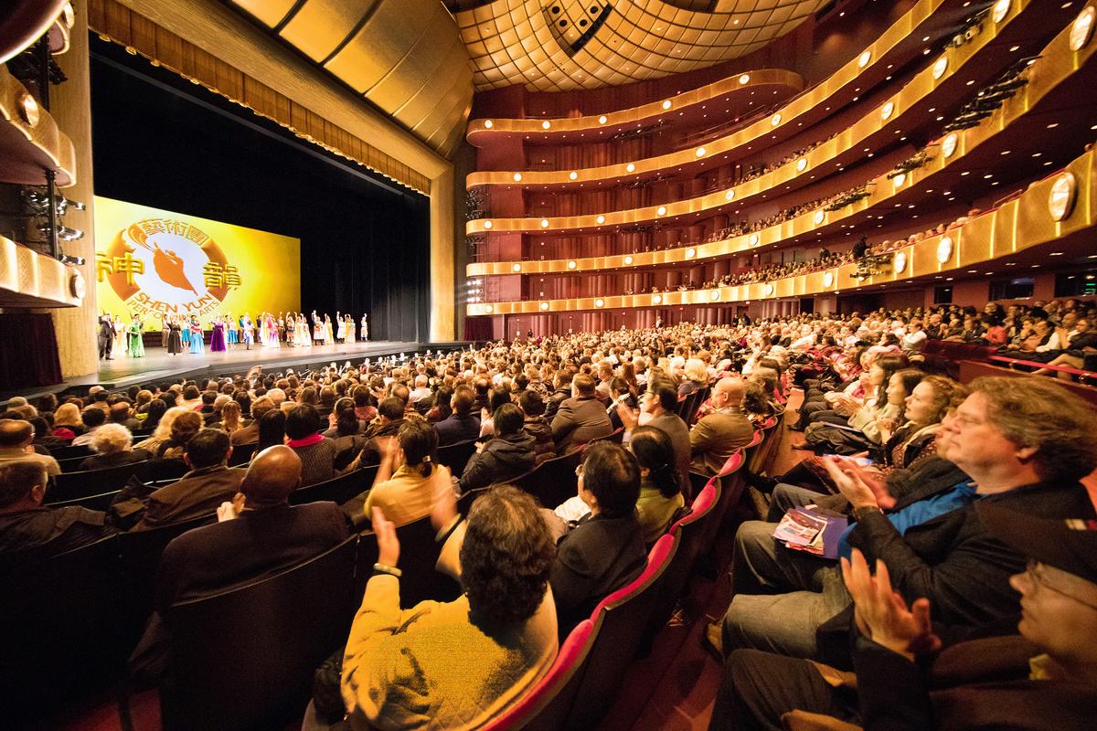 Professor Feels ‘Pure Energy’ Coming From the Shen Yun Performers