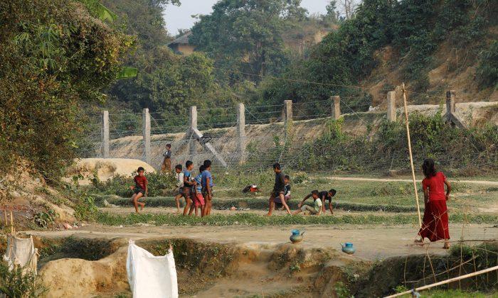 Rohingya Insurgents Say 10 Found in Burmese Grave ‘Innocent Civilians’