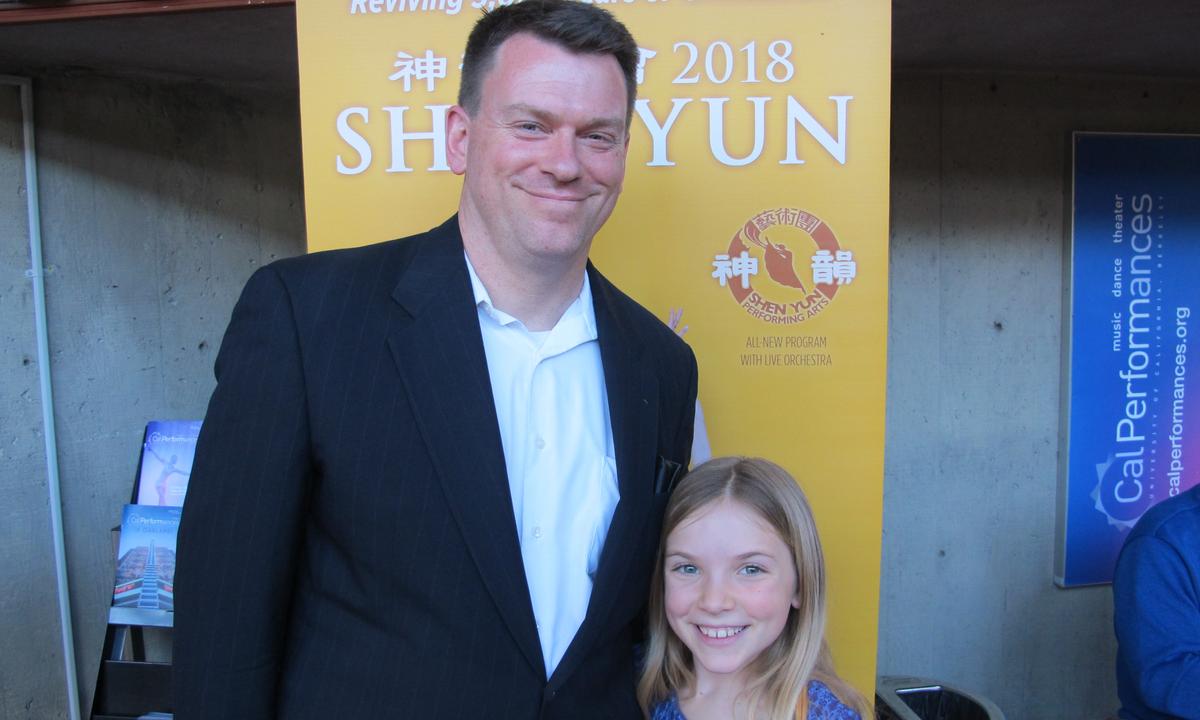 Police Sergeant and Author Admires Shen Yun Performers