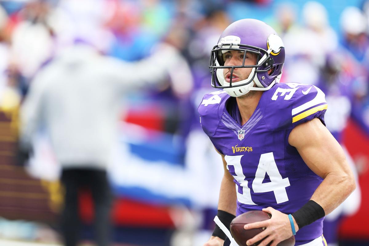 Vikings’ Andrew Sendejo Rushed Off Field After Taking Nasty Hit