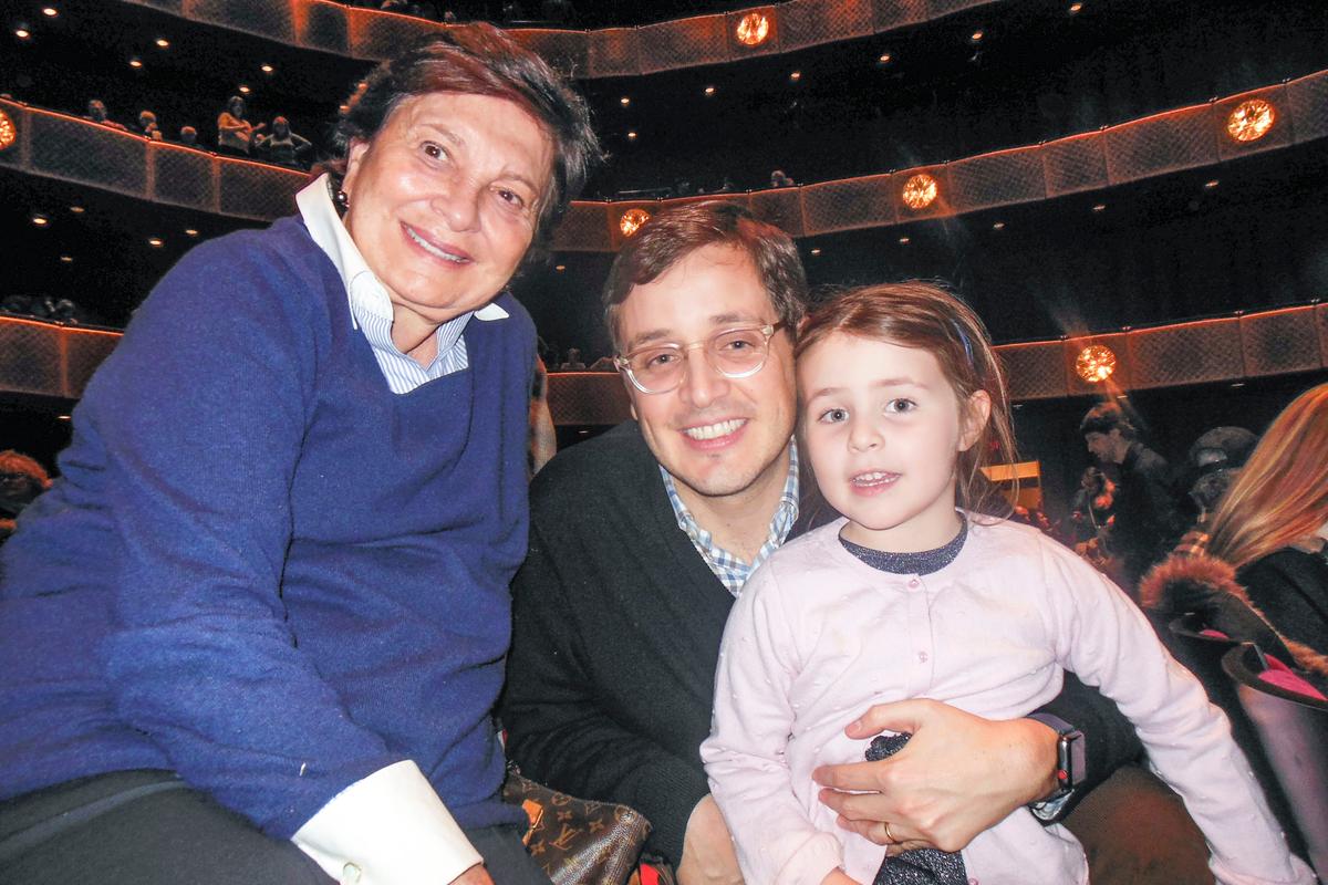 ‘All of the colors and all the dance inspire’ Financial Advisor Says