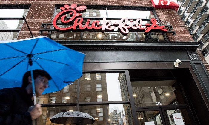 Facebook Users Slam Chick-fil-A After Breastfeeding Mother Told to Leave