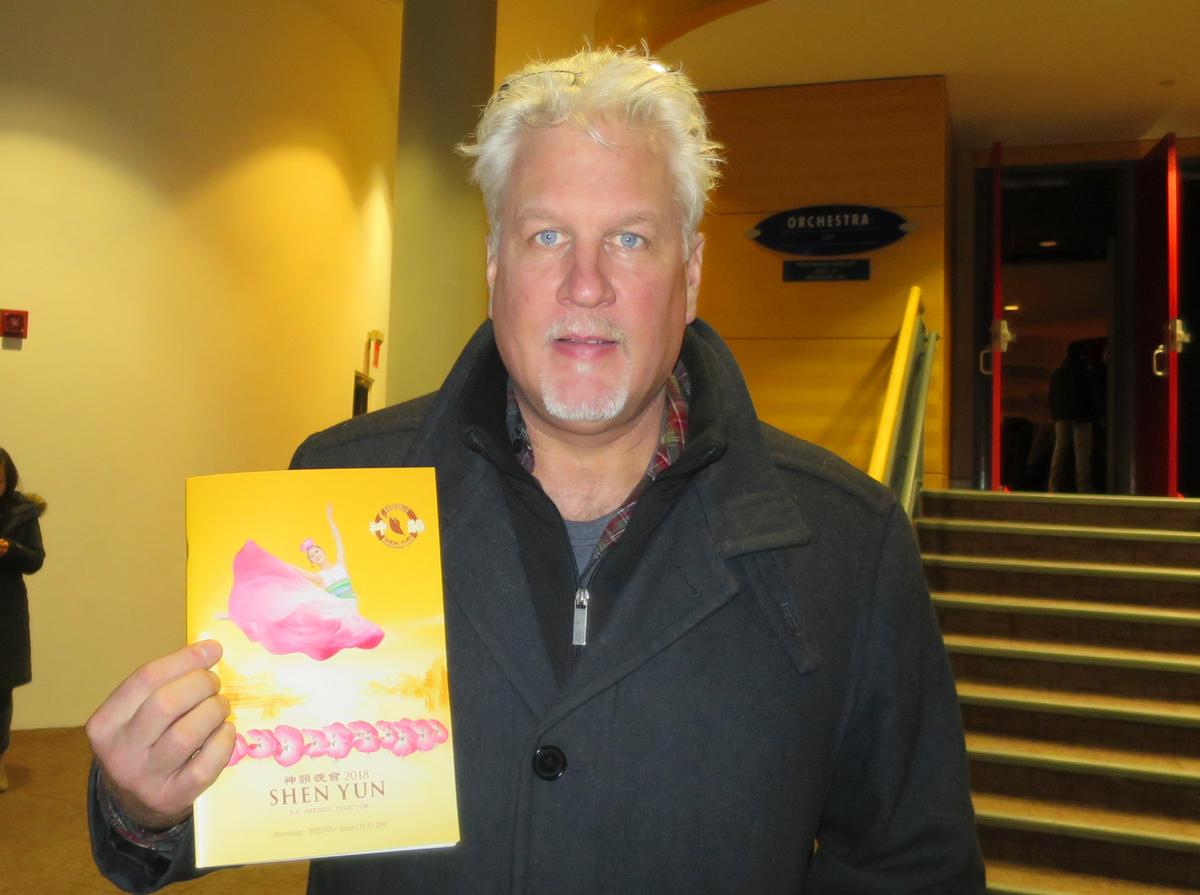 Author Moved by Hope and Free Spirit Conveyed in Shen Yun