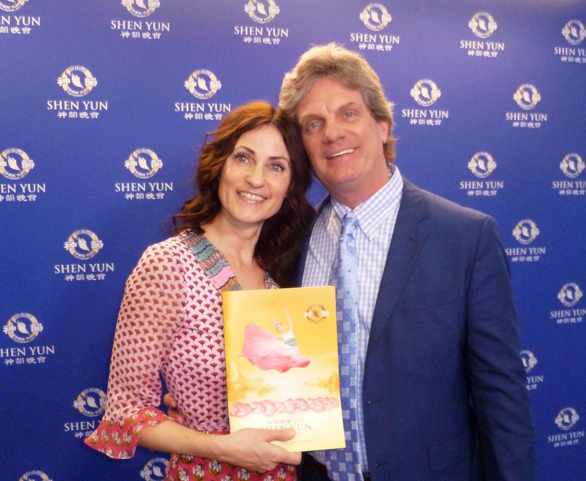 Professor Encourages Everybody to See Shen Yun