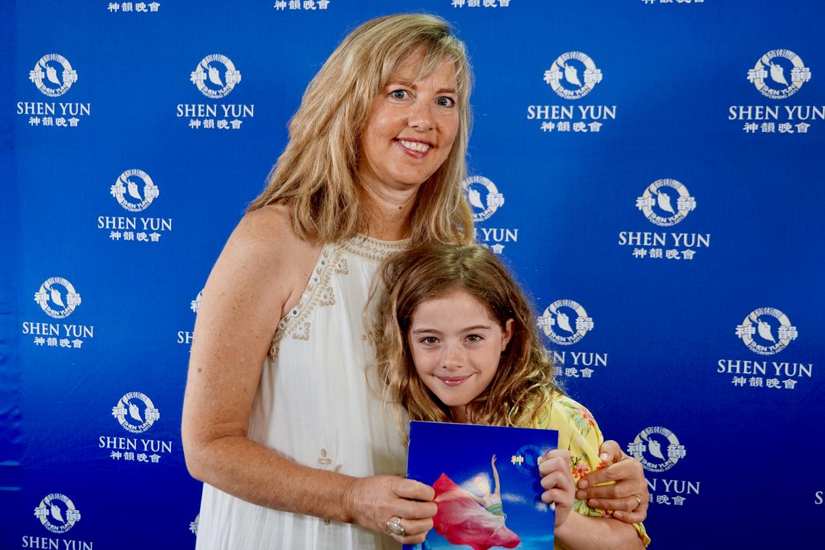 Erhu Soloist Impresses at the Gold Coast