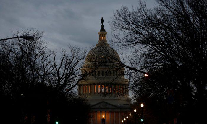 US Government to Remain Closed on Monday as Senate Still Short of Deal