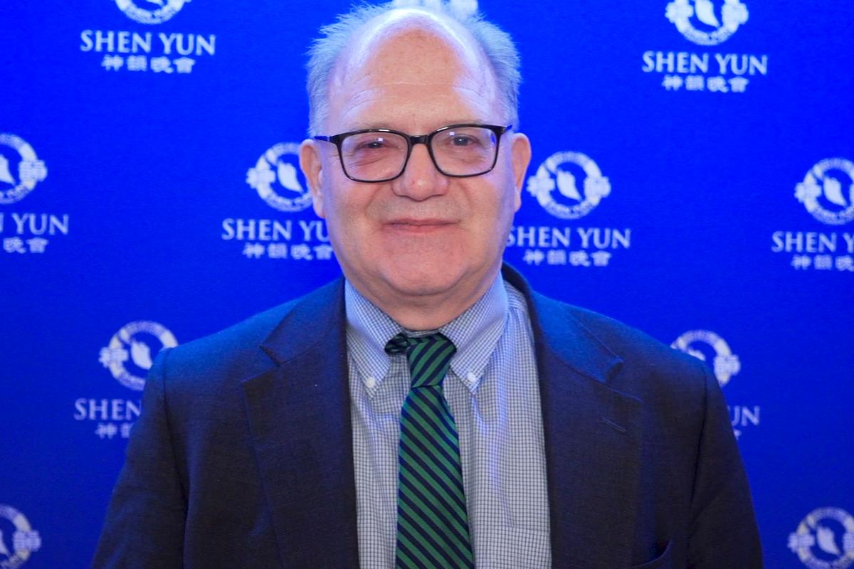 Finance Advisor Returns for the Third Time to See Shen Yun