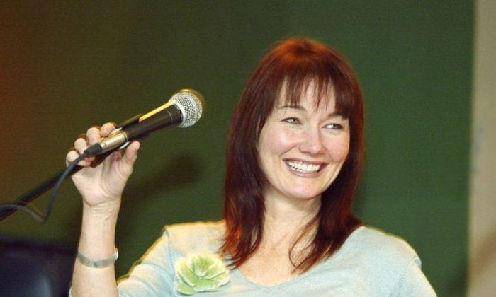 Country Singer Lari White Dies at 52 After Cancer Battle
