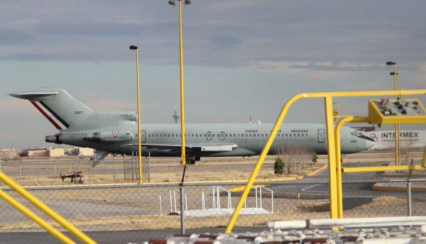 Mexican Air Force plane which is allegedly carrying Joaquin Guzman Loera aka "El Chapo Guzman" at the International Airport in Ciudad Juarez, Mexico on Jan. 19, 2017. (Herika Martinez/AFP/Getty Images)