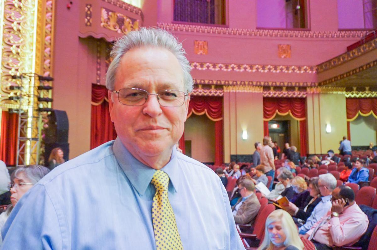 Senior Estimator Describes Shen Yun’s Backdrop as Clever