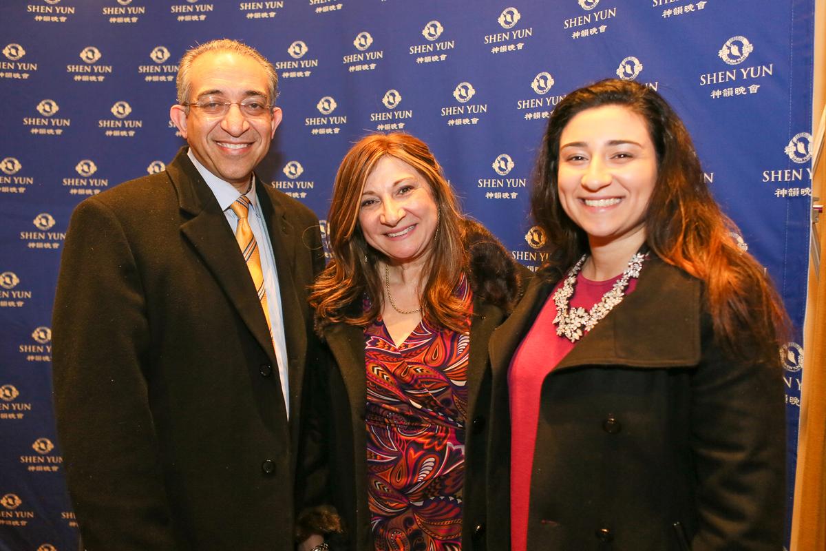 Professor Enjoys Rich Chinese Culture at Shen Yun