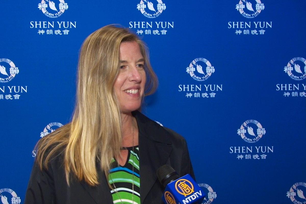 City Mayor Finds Shen Yun Stories Magical