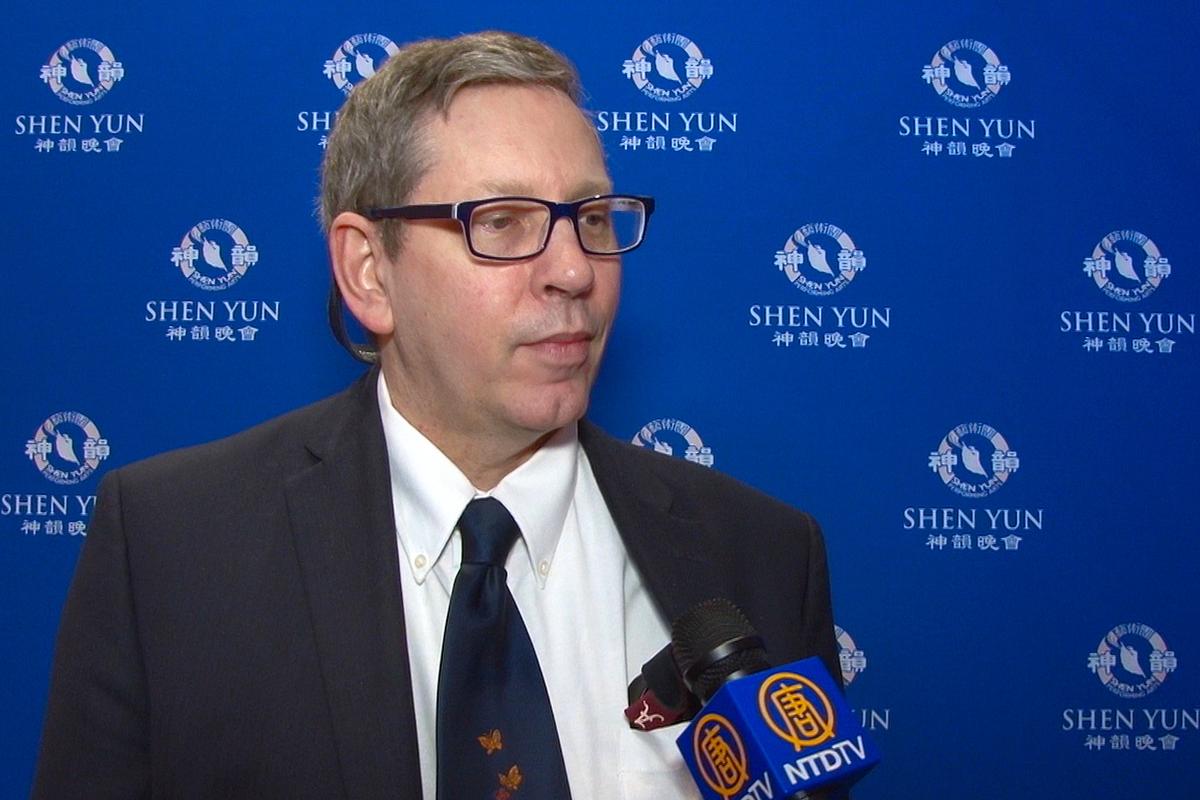 Adjunct Professor Enjoys ‘Awesome Experience’ at Shen Yun
