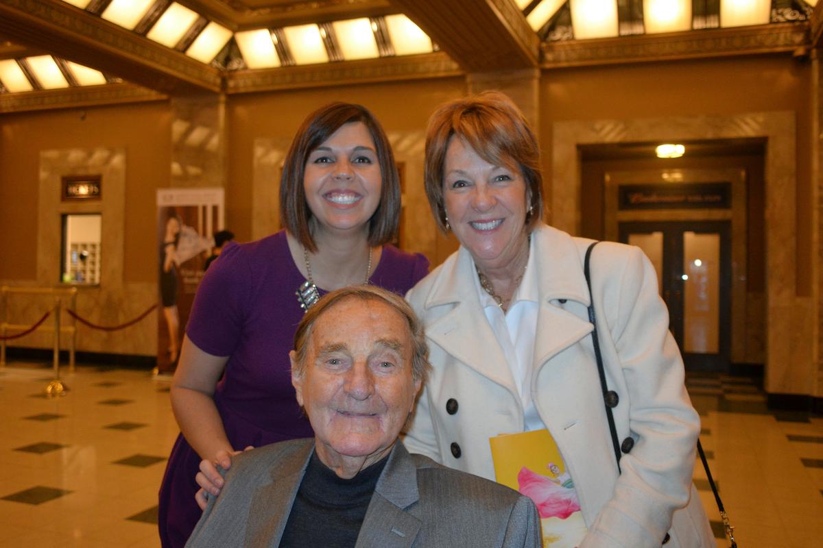 Professional Floral Designer Spends 90th Birthday Enjoying Shen Yun