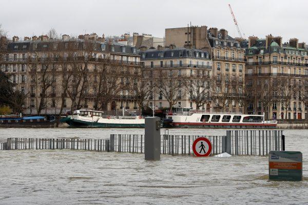 A view shows the flooded banks of the Seine River after days of almost non-stop rain caused flooding in the country in Paris, France Jan. 28, 2018. (Reuters/Gonzalo Fuentes)