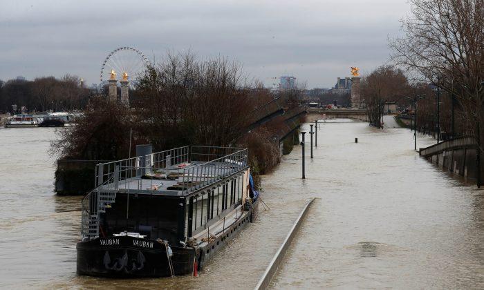 Nearly 1,500 Evacuated in Paris Region as Rising Seine Poses Flood Risk