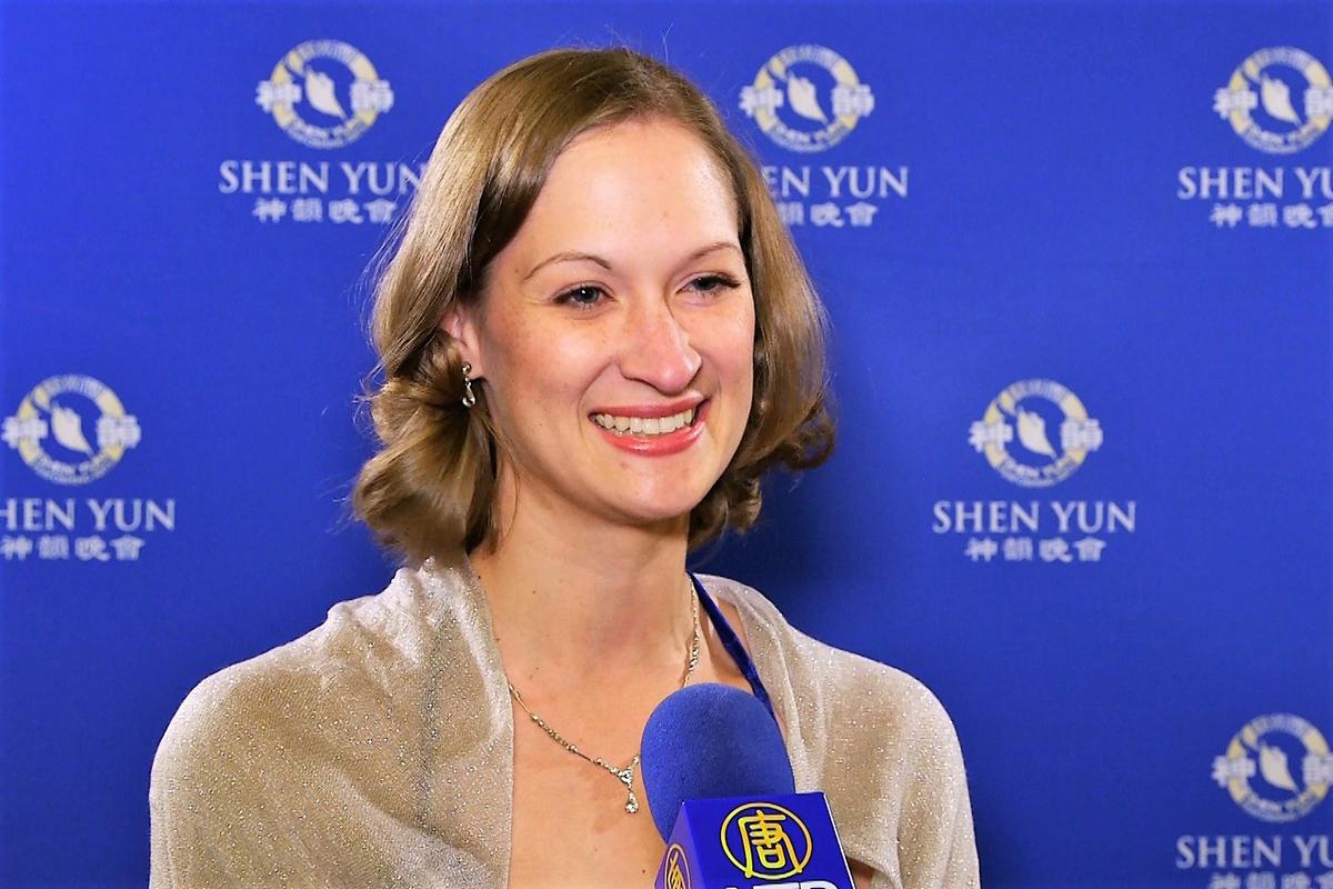 Former Ballet Dancer Has High Respect For Shen Yun Dancers