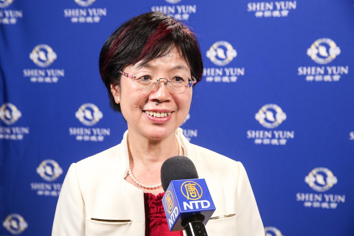 Legislator Enjoys the Essence of Chinese Culture Presented by Shen Yun