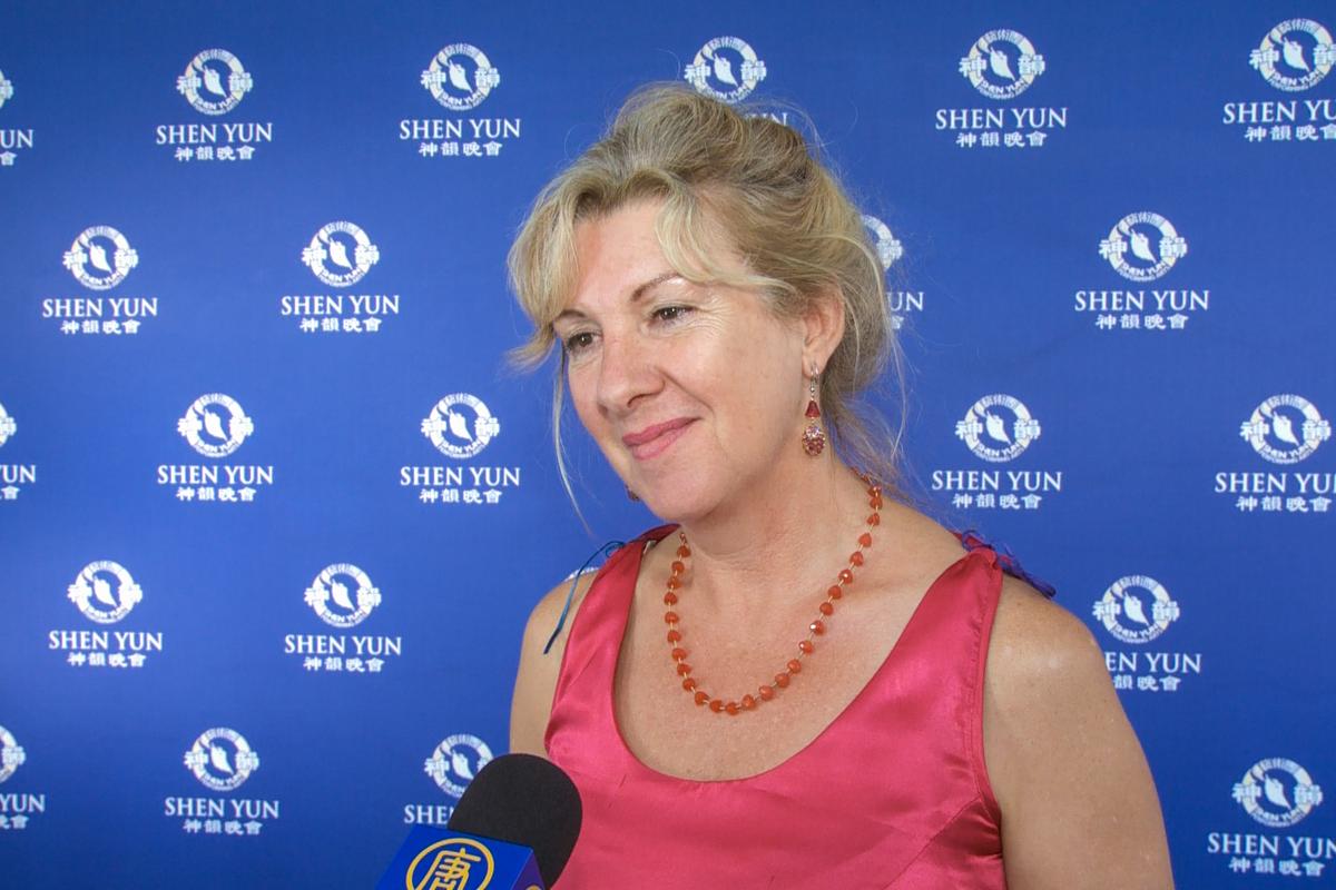 Shen Yun Transported Art Gallery Manager to a Completely Other World