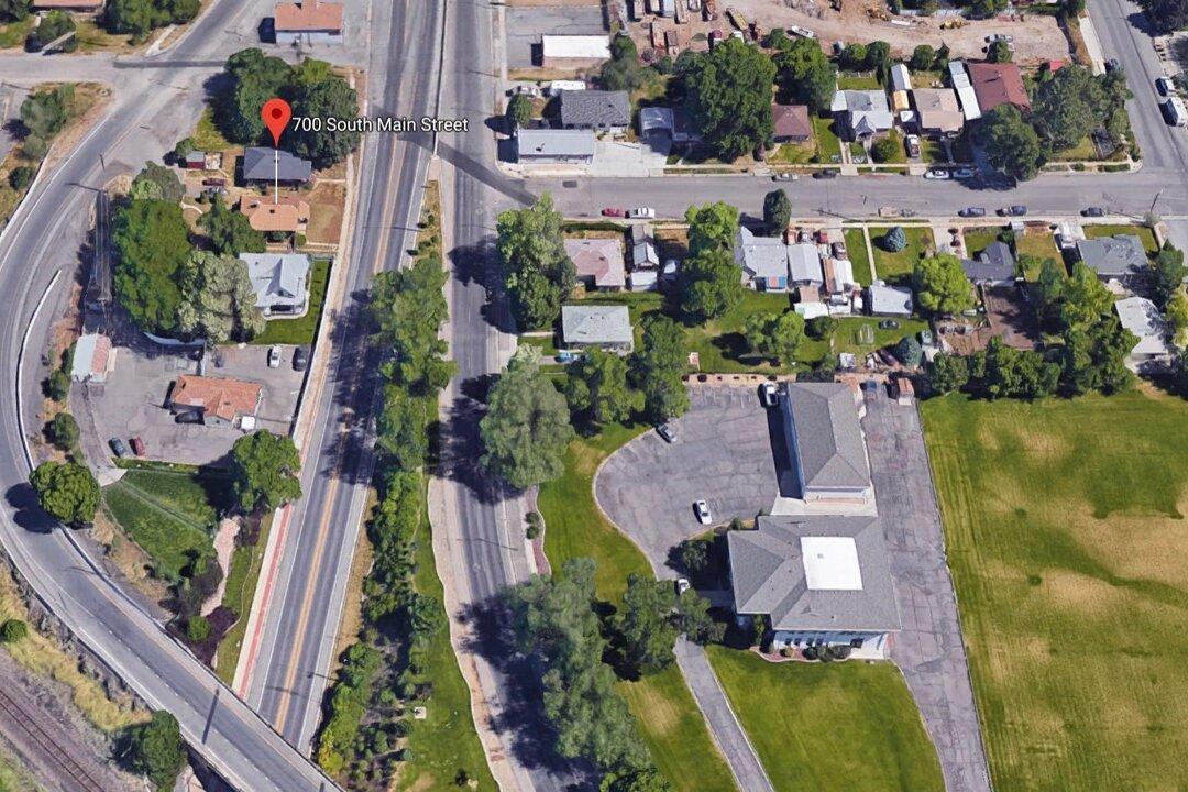 Gun Owner Saves Policeman Getting Beat by Violent Suspect