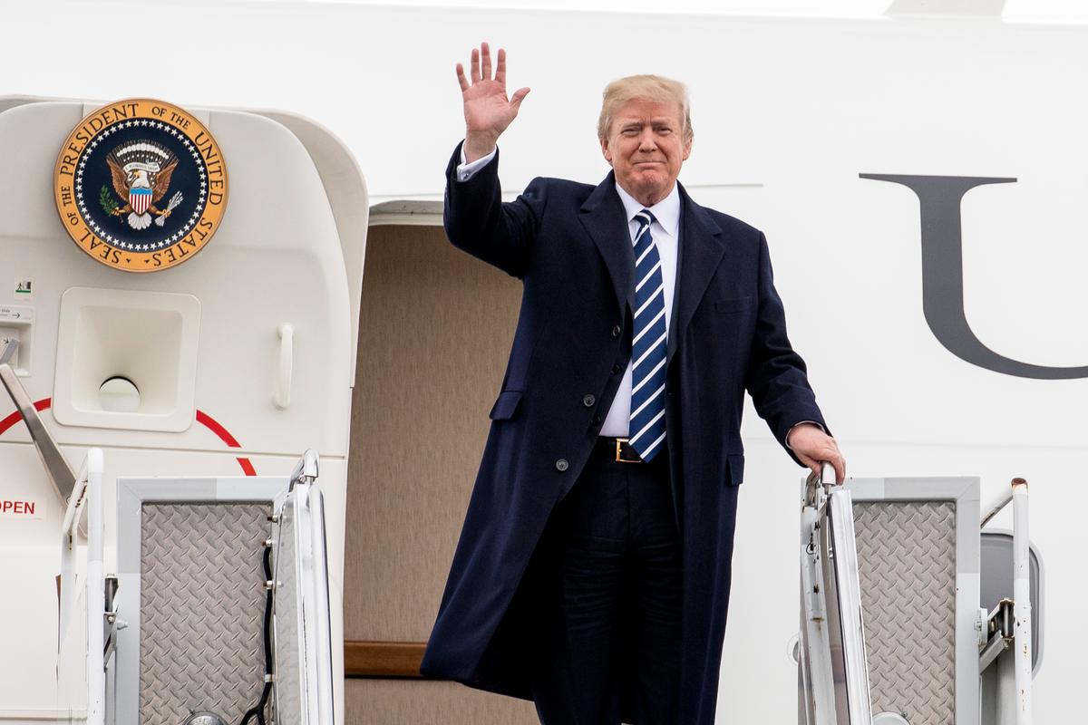 President Donald Trump arrives at Greenbrier Valley Airport in Lewisburg for the 2018 Annual House and Senate Republican Conference, in White Sulphur Springs, W.Va., on Feb. 1, 2018. (Samira Bouaou/The Epoch Times)
