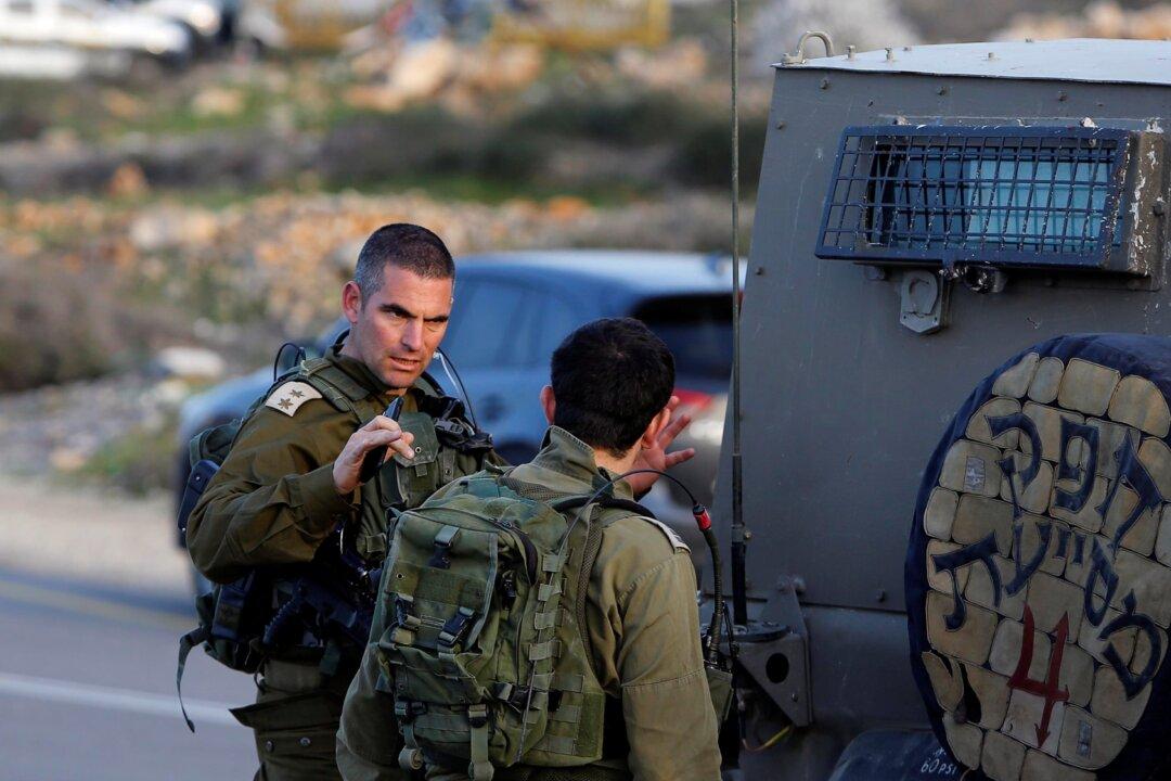 Palestinian Killed After Stabbing Israeli Guard at West Bank Settlement