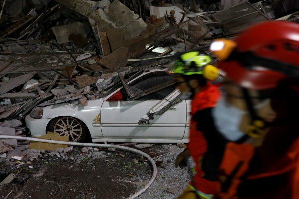 Rescue personnel search a collapses building after an earthquake hit Hualien, Taiwan Feb. 7, 2018. (Reuters/Tyrone Siu)