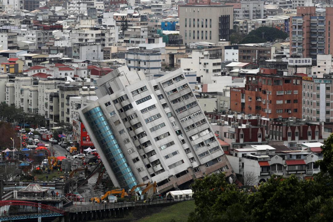 Earthquake-Hit Taiwan City Still on Edge as Rescuers Hunt Survivors