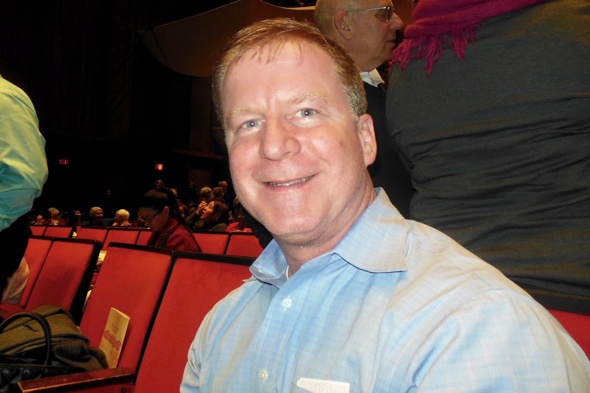 Federal Program Analyst Feels and Sees Happiness at Shen Yun