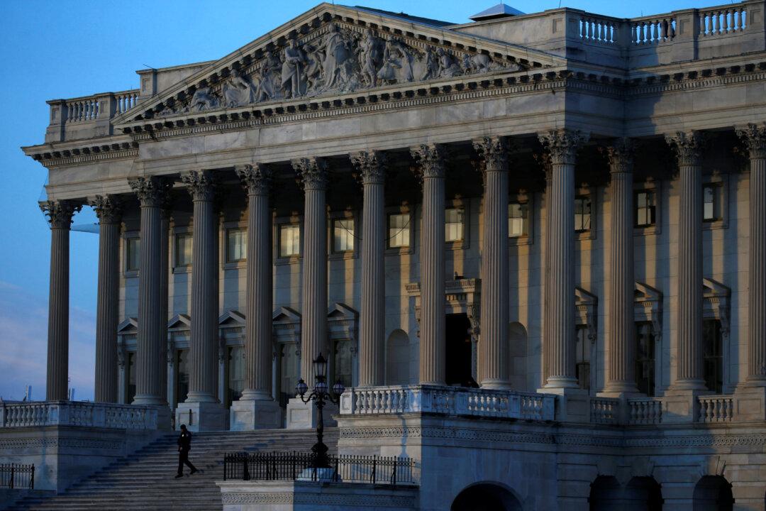 Bill to End US Government Shutdown Clears Key Hurdle in Senate