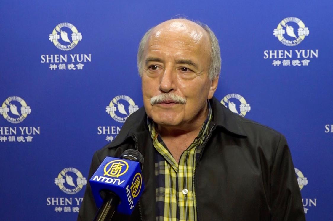 Federal Attorney Enjoys the Dancing at Shen Yun