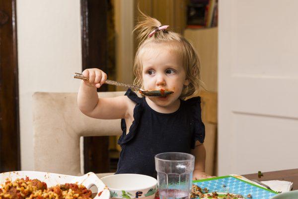 Billie nibbles on some pasta. (Samira Bouaou/The Epoch Times)