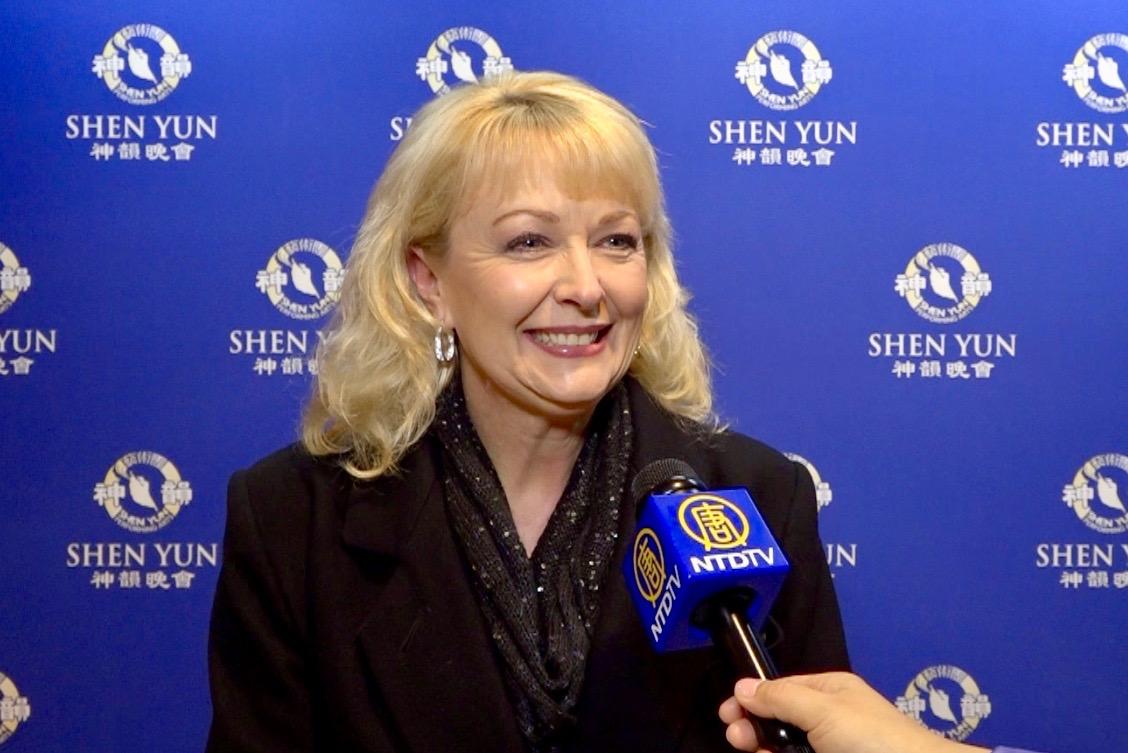 Real Estate Owner Likes the Message at Shen Yun