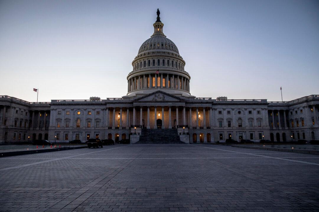 White House Threatens Veto on Schumer-Rounds-Collins Immigration Proposal