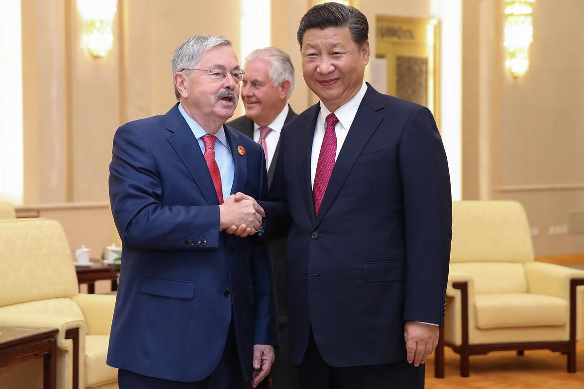 U.S. Ambassador Terry Edward Branstad (L) shakes hands with Chinese leader Xi Jinping at the Great Hall of the People in Beijing on September 30, 2017. (Lintao Zhang/AFP/Getty Images)