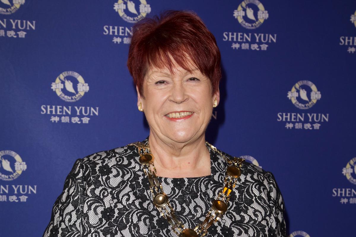 Mayor of Sutton Says Shen Yun Is ‘Absolutely Amazing’