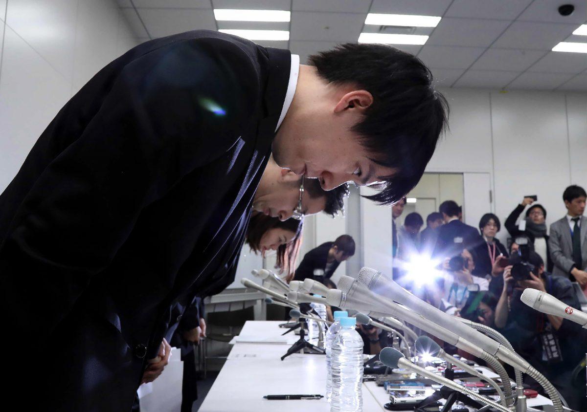 Coincheck president Koichiro Wada (L) bows in apology during a press conference in Tokyo on Jan. 28. Coincheck suffered a hack in January where hundreds of millions of dollars worth of digital currencies were stolen. (-/AFP/Getty Images)